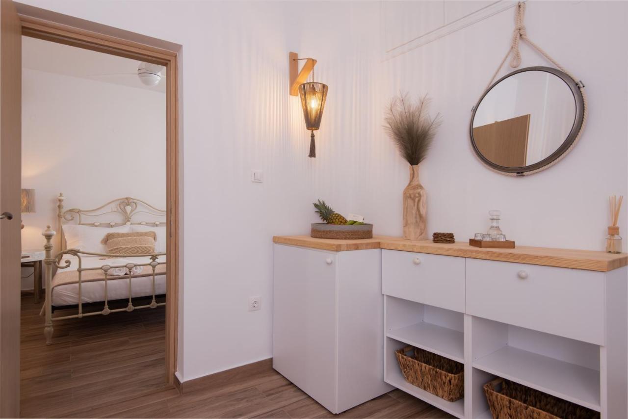 Miles Away Luxury Apartments Platis Gialos  Екстер'єр фото